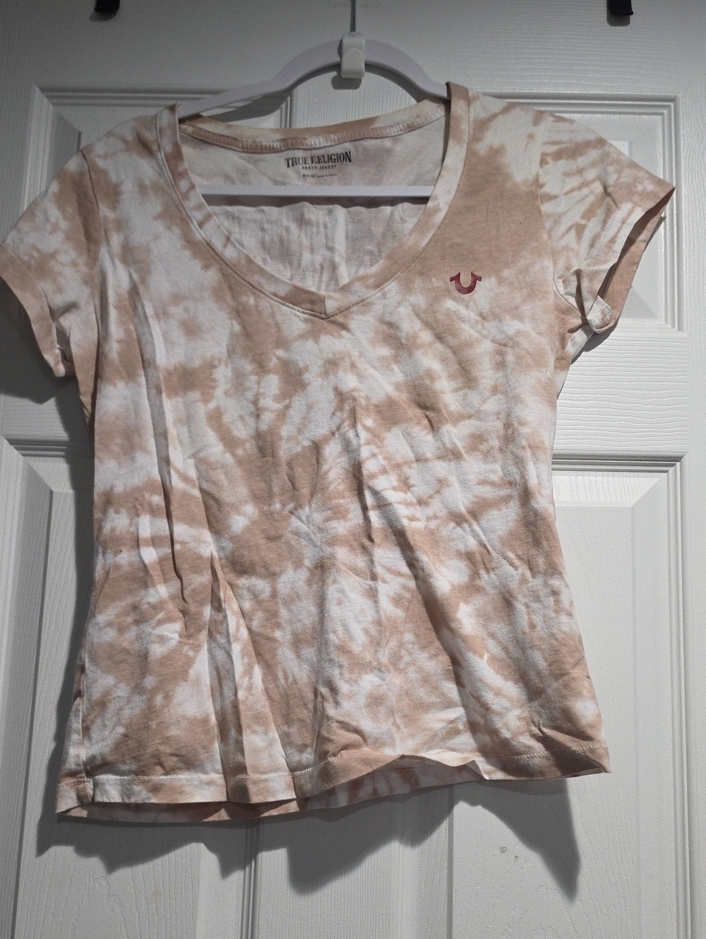 True Religion Tie-Dye V-Neck Tee in White and Tan